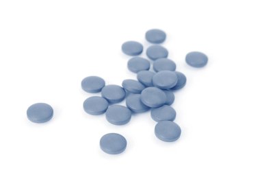 beyaz arka plan üzerinde tedavi hapları, monokrom