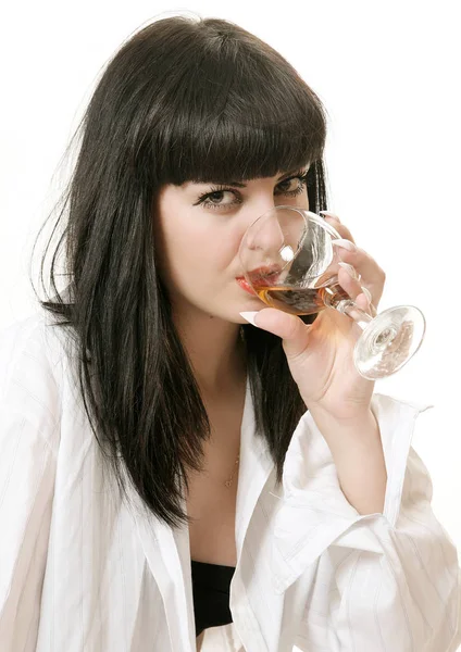 Porträt Einer Betrunkenen Frau Aufgeknöpften Hemd Mit Einem Glas Wein — Stockfoto