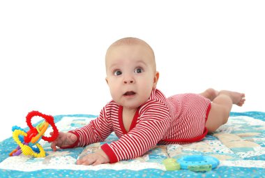 beyaz arka planda büyüleyici bebek