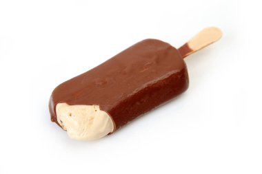  beyaz arka plan üzerinde çikolatalı dondurma lolly