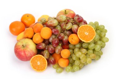 sağlıklı beslenme için olgun meyveler - elma, üzüm, portakal ve kayısı