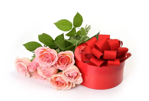 Buquê Rosas Rosa Caixa Vermelha Com Presente — Fotografia de Stock