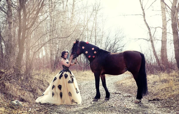 Stylish Woman Long Dress Horse Roses Long Mane Forest — Stock Photo, Image