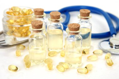 beyaz arka plan üzerinde tedavi hastalığı için ilaç