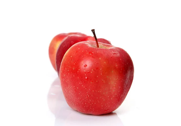 Manzanas Rojas Maduras Para Una Dieta Saludable Sobre Fondo Blanco —  Fotos de Stock