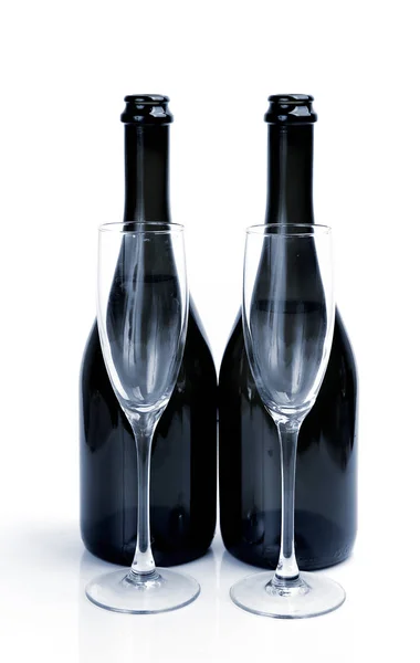 シャンパンと空のグラスのボトル — ストック写真