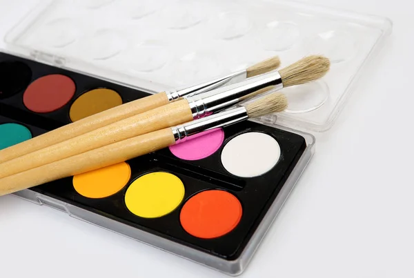Renkli boya ve fırça boyama için — Stok fotoğraf