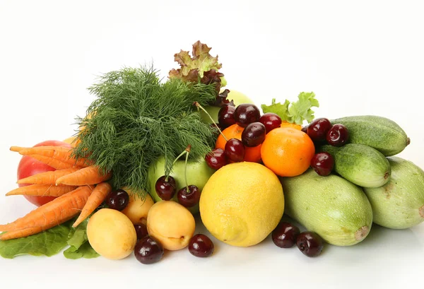 Frutas, verduras y bayas maduras para una dieta saludable — Foto de Stock