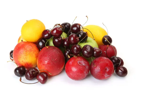 Frutas Maduras Bayas Sobre Fondo Blanco Para Una Dieta Saludable — Foto de Stock