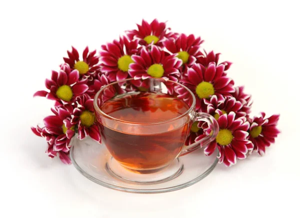 Bukiet Czerwonych Chryzantemy Kubek Herbatą — Zdjęcie stockowe