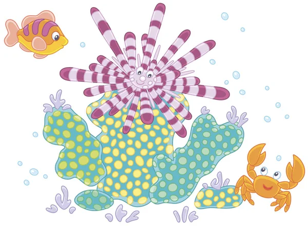 Çizgili uzun-omurga deniz kestanesi, komik bir küçük yengeç ve mercan, vektör çizim karikatür tarzı arasında bir renkli balık