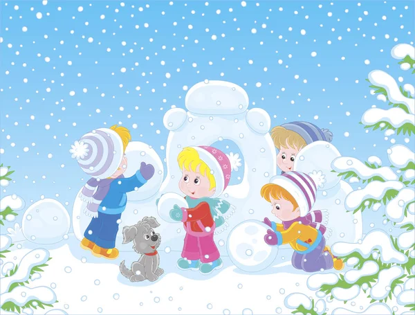 在一个被白雪覆盖的公园里 在操场上建造雪堡的小孩 在卡通风格的矢量插图 — 图库矢量图片