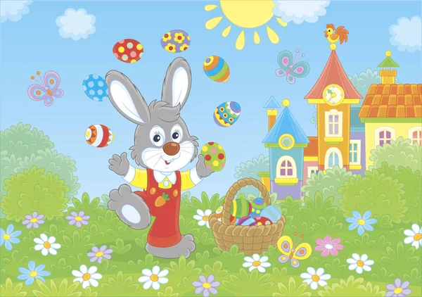 ジャグリング カラフルなイースターのウサギは 日当たりの良い春の日 漫画のスタイルのベクトル図に小さな町の前に緑の芝生の上卵します — ストックベクタ