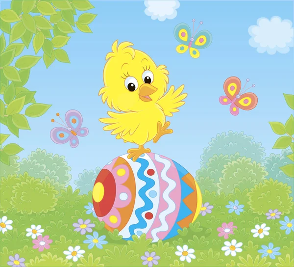 Pequeño Pollito Amarillo Pascua Bailando Sobre Huevo Colorido Grande Decorado — Vector de stock