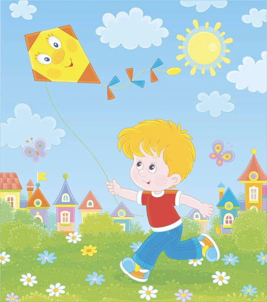 晴れた夏の日に小さな町のカラフルな家の背景に面白いおもちゃの凧で遊んで微笑む小さな男の子 漫画スタイルでベクトルイラスト — ストックベクタ