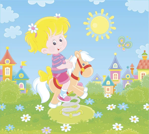 晴れた夏の日に小さな町の遊び場で遊ぶおもちゃの馬に遊ぶ笑顔の女の子 漫画風のベクトルイラスト — ストックベクタ