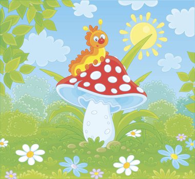 Komik sarı tırtıl bir yaz ormanı, bir karikatür tarzı vektör illüstrasyon yeşil bir glade üzerinde büyük bir kırmızı amanita üzerinde tarama