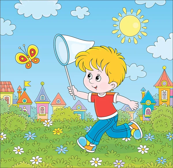 夏の晴れた日に芝生の緑の芝生の上で花の間で蝶ネットと飛んで蝶を実行してキャッチ小さな男の子 ベクトル漫画のイラスト — ストックベクタ