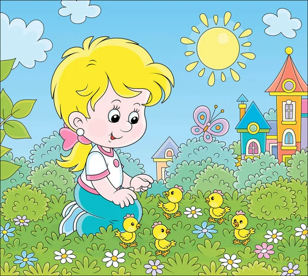 女の子遊びます小さな黄色の雛の間で花の緑の芝生の上で晴れた夏の日に ベクトル漫画のイラスト — ストックベクタ