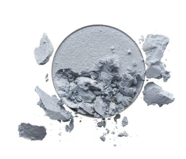 Ezilmiş doku ışık gri göz gölge beyaz arka plan üzerinde izole. Makro doku kırık gri toz beyaz arka plan üzerinde