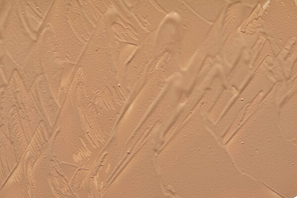 Легкий бежевый макияж мазка сливочного основания изолированы на белом фоне. Светло-бежевый кремовый фундамент текстуры изолированы на белом фоне
