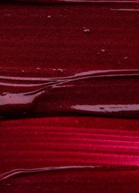 Beyaz arka plan üzerinde izole mat ruj koyu kırmızı smear. Beyaz arka plan üzerinde izole kırmızı krem ruj doku