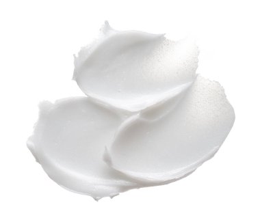 Beyaz smear kozmetik krem beyaz arka plan üzerinde izole. Kremsi Vakfı doku izole. İzole yüz kremi yayma. Krem arka plan dokusu