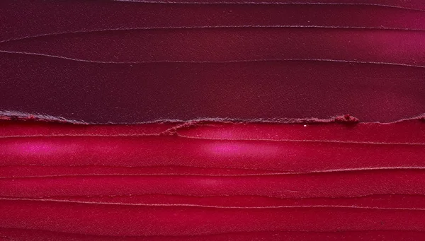 Kırmızı kremsi ruj dokusu