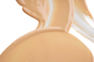 Hafifçe bej darbeler ve kapatıcı dokusu