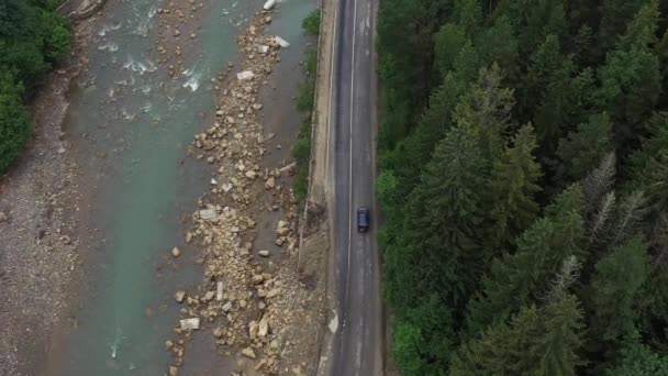 Route Asphaltée Traversant Les Montagnes Ruisseau Montagne Coule Long Route — Video