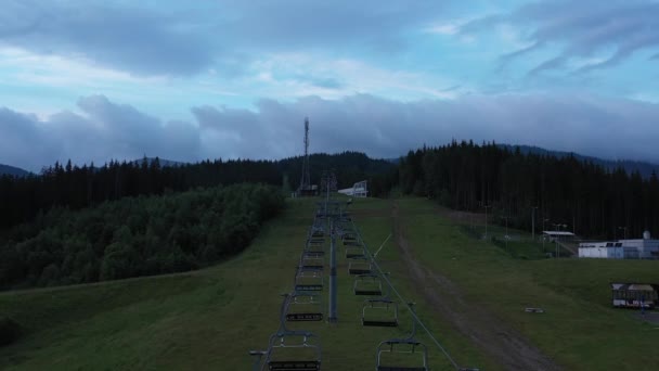 Sommar Skidorten Tomma Stolslyftar Stå Still Rör Dig Inte Mot — Stockvideo