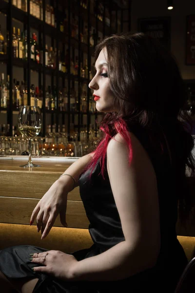 Una Hermosa Mujer Moda Bar — Foto de Stock