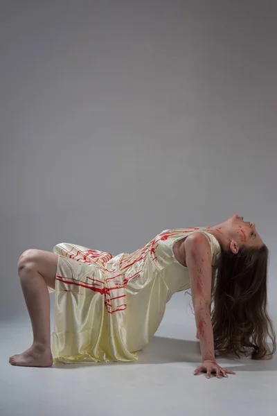 Horror Film Girl Bloody Dress Screams Pai — Stock Photo, Image