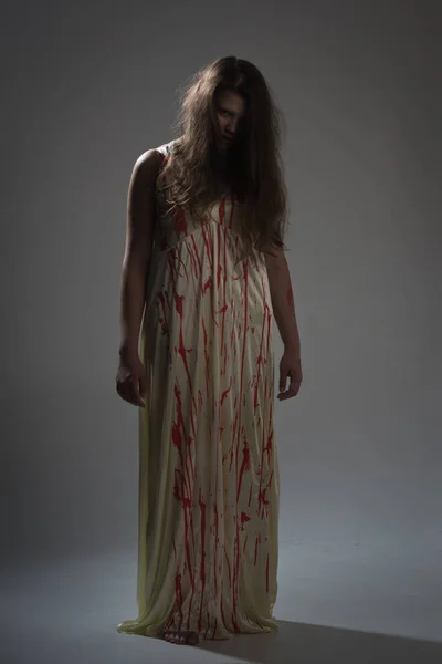 Filme Terror Uma Menina Com Vestido Sangrento — Fotografia de Stock