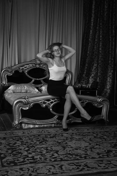Mooi Aantrekkelijke Vrouw Vintage Interio — Stockfoto