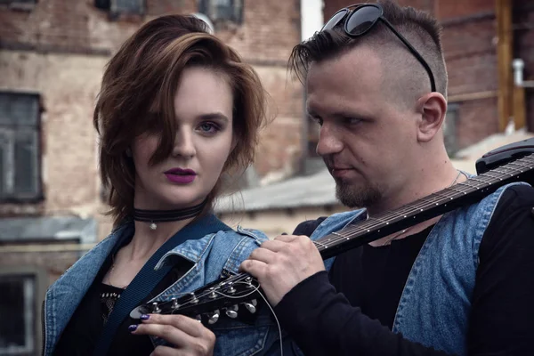 Chica Chico Punks Stree Ciudad — Foto de Stock