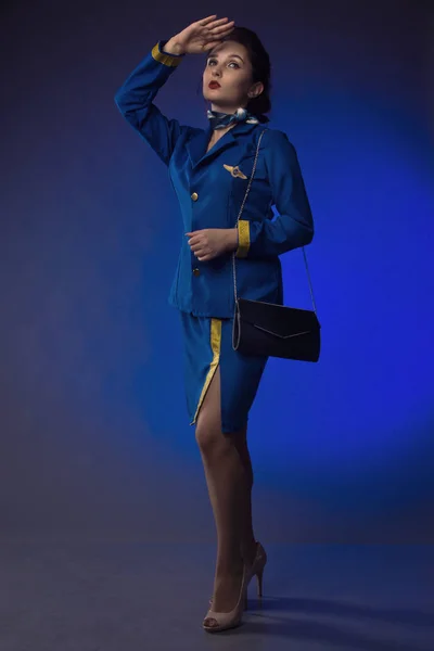 スチュワーデスのスーツの美しい少女ピンナップ — ストック写真
