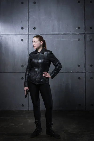 Hit Woman Biker Girl Black Suit Gun Han — Stock Photo, Image