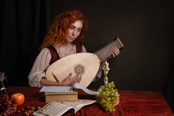 Rothaarige Mädchen Historischen Anzug Spielen Laute Malstil Der Renaissance — Stockfoto
