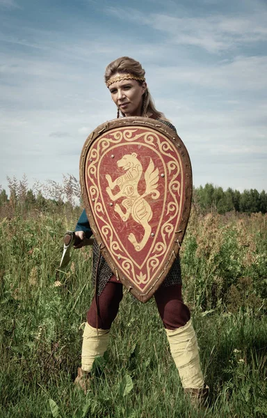 Viking Meisje Krijger Met Bijl Hand Vechter — Stockfoto