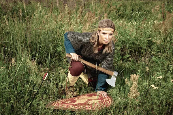 Viking Meisje Krijger Met Bijl Hand Vechter — Stockfoto