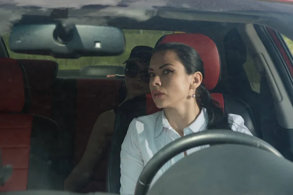 Escena Una Serie Detectives Asalto Una Mujer Coche — Foto de Stock