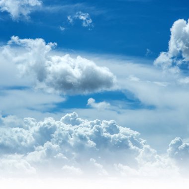 Mavi Gökyüzü ve Bulutlar