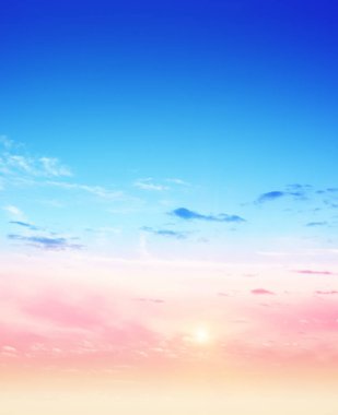 Dikey fotoğraf gökyüzü ve bulutlar