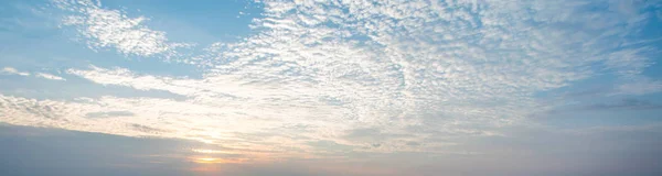 Tropická Obloha Mraky Krásný Východ Slunce Letní Krajina — Stock fotografie