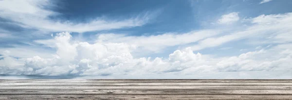 Sommer tropischer Himmel und Wolken — Stockfoto