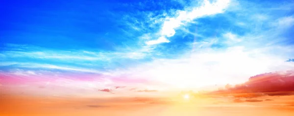 Zonsopgang zomer hemel panorama — Stockfoto