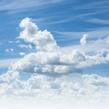 Mavi Gökyüzü ve Bulutlar