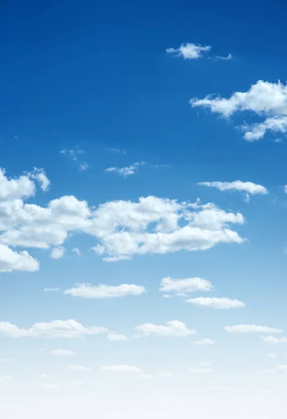 Cielo y nubes foto vertical —  Fotos de Stock