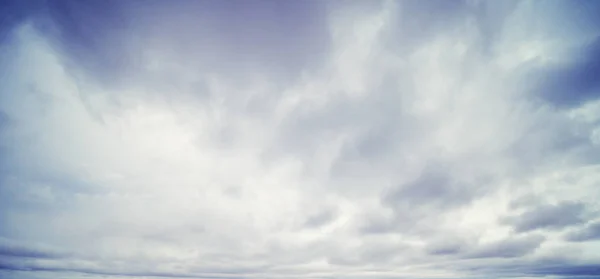 Céu dramático e nuvens — Fotografia de Stock